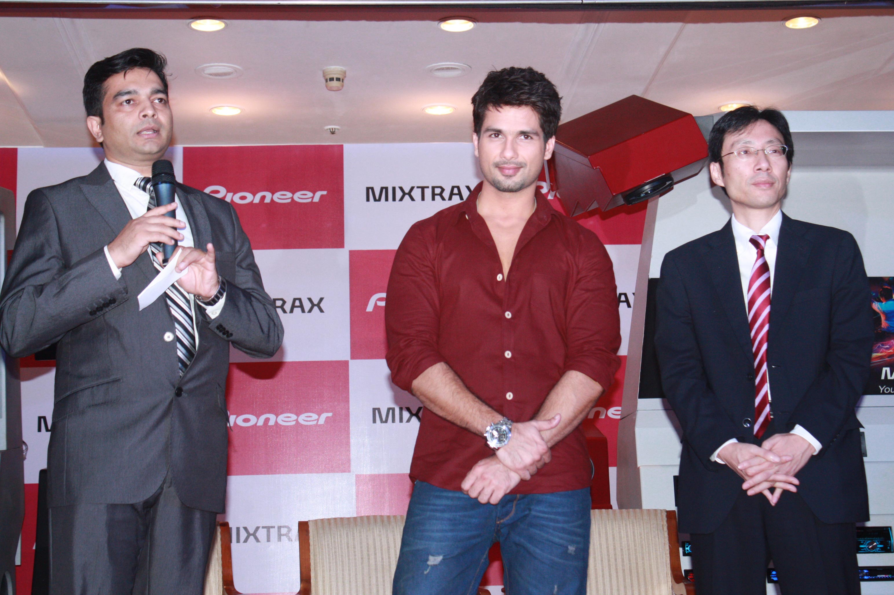 Shahid Kapoor with MD of Pioneer Toshiyuki Shindo and Gaurav Kulshrestha at Car Audio Launch