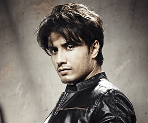 Ali Zafar flashmob with fans