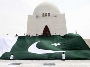 largest pakistani flag for August 14