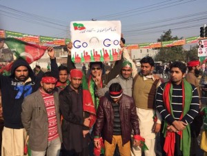 PTI Activists turn to Lahore after Faisalabad and Karachi